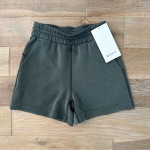 NWT Lululemon Softstreme HR Shorts 4"